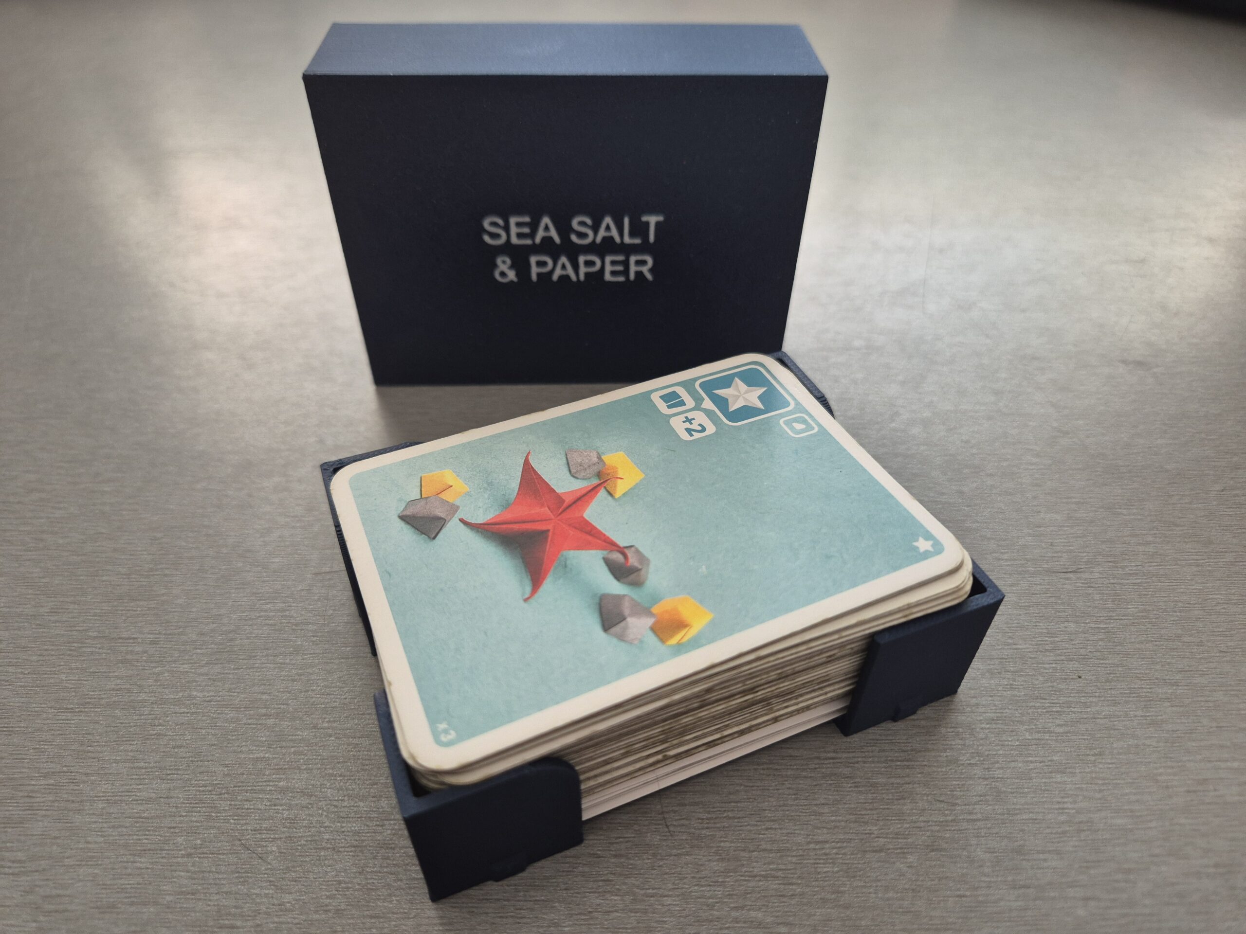 boite de rangement socle pour le jeu de société Sea, salt and paper – Image 3