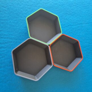 Boîte à jetons hexagonale bi-color pour jeux de société. Couleur au choix
